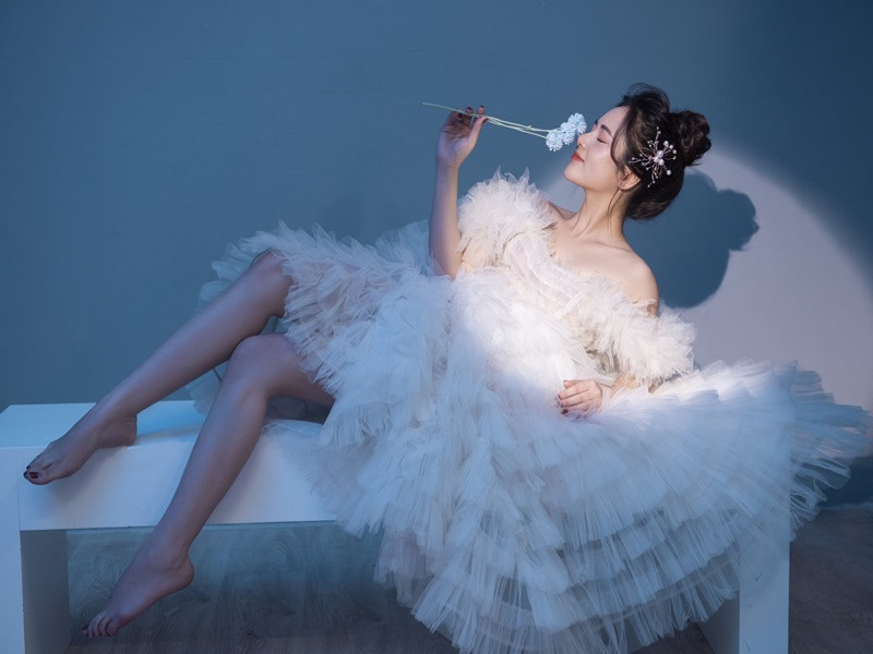 Nữ diễn viên sinh năm 1996 chuộng mặc kín đáo. Tuy nhiên, thi thoảng, Việt Hoa vẫn chọn phong cách gợi cảm. Ảnh: FB Việt Hoa