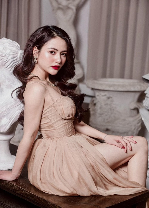 Việt Hoa là bạn gái màn ảnh của Hà Việt Dũng sau Quỳnh Kool, Phương Oanh. Ảnh: FB Việt Hoa