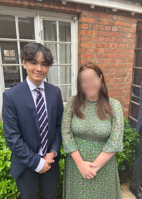 Tháng 7/2021, nam diễn viên phim "Đồng tiền xương máu" khoe con trai kết thúc thời học sinh với điểm số hơn Chi Bảo.