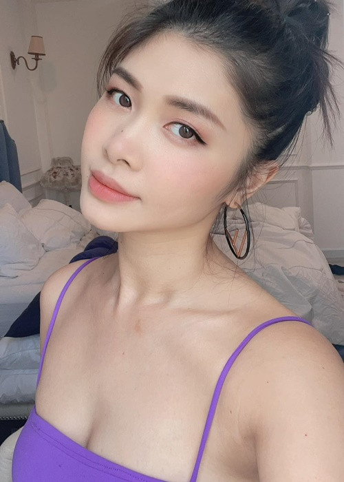 Thủy Anh cho biết, cô mặc gợi cảm vì ông xã nói rằng thanh xuân chóng tàn.