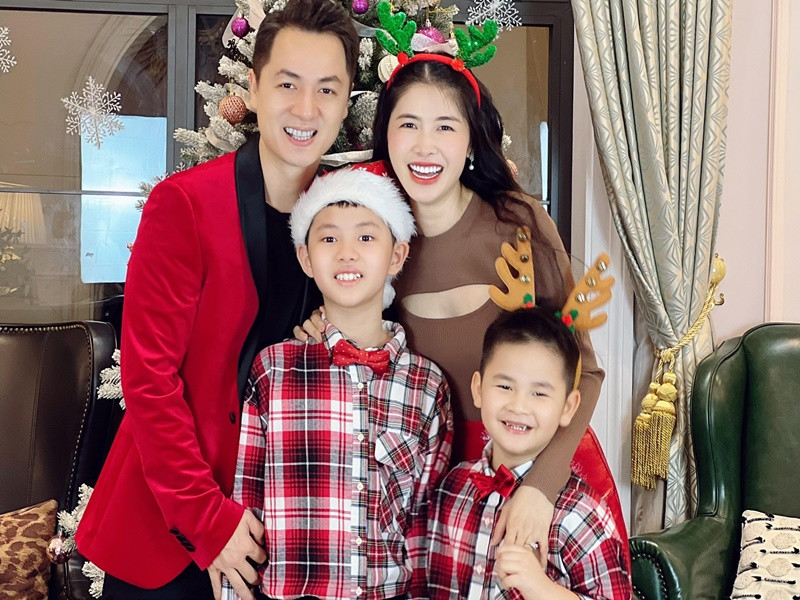 Tháng 12/2021, Đăng Khôi mua xe 6,5 tỷ để phục vụ gia đình và nhu cầu chụp hình đẹp của vợ.