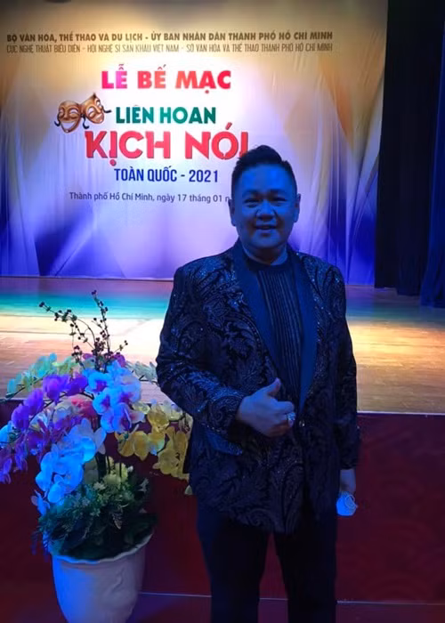 Từ khi trở về Việt Nam sau vụ ấu dâm, Minh Béo thản nhiên xuất hiện thay vì ở ẩn.