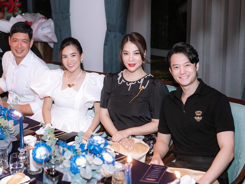 Vợ chồng Bình Minh - Anh Thơ cũng đến chúc mừng Chi Bảo đón tuổi mới.