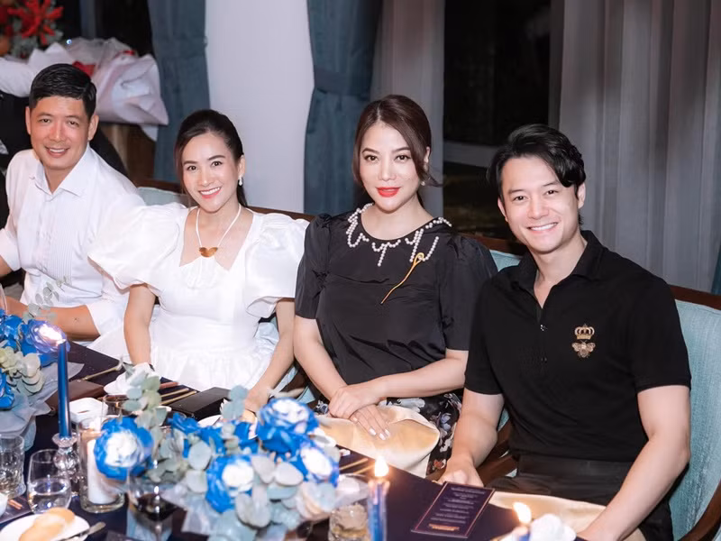 Vợ chồng Bình Minh - Anh Thơ cũng đến chúc mừng Chi Bảo đón tuổi mới.