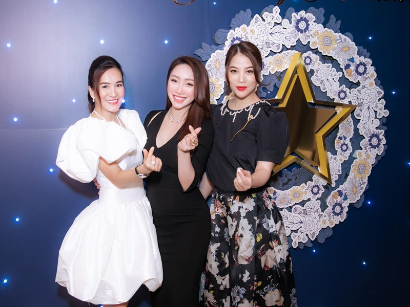 Trương Ngọc Ánh và Anh Thơ thân thiết với bà xã của Chi Bảo.