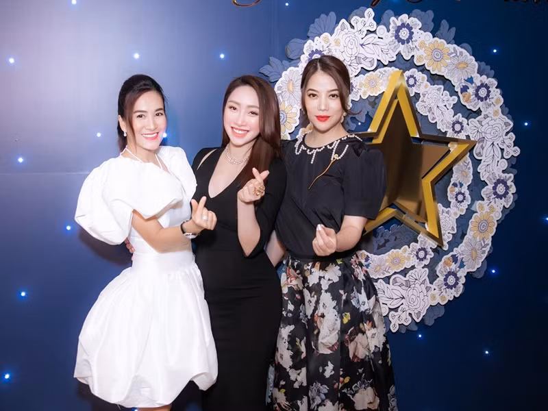 Trương Ngọc Ánh và Anh Thơ thân thiết với bà xã của Chi Bảo.