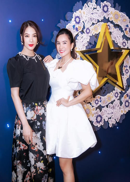 Trương Ngọc Ánh và Anh Thơ đọ sắc trong tiệc sinh nhật.