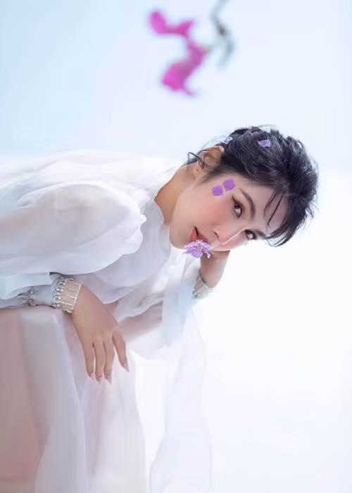 Cụ thể, cơ quan Cảnh sát điều tra đã có quyết định không khởi tố vụ án hình sự đối với các tin báo, tố giác bà Trần Thị Thủy Tiên (ca sĩ Thủy Tiên), ông Huỳnh Minh Hưng (ca sĩ Đàm Vĩnh Hưng), Huỳnh Trấn Thành (nghệ Trấn Thành), Bùi Đại Nghĩa (MC Đại Nghĩa) thiếu minh bạch trong việc vận động và sử dụng tiền từ thiện đợt mưa lũ miền Trung năm 2020.