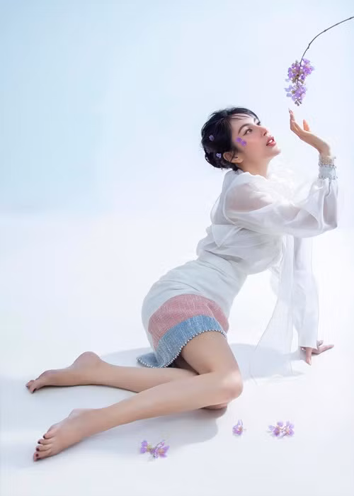 Là người luôn bênh vực Thủy Tiên giữa ồn ào, Công Vinh chưa có động thái gây chú ý trên mạng xã hội.