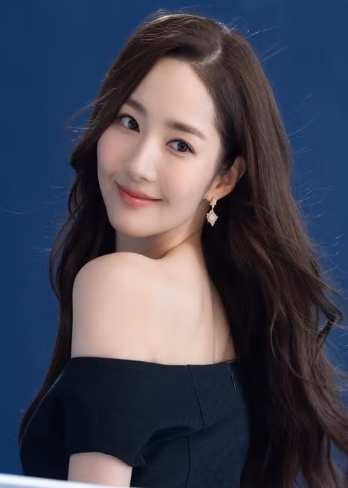 Ít ai có thể chê nhan sắc của Park Min Young bởi cô xinh đẹp ở mọi góc nhìn.