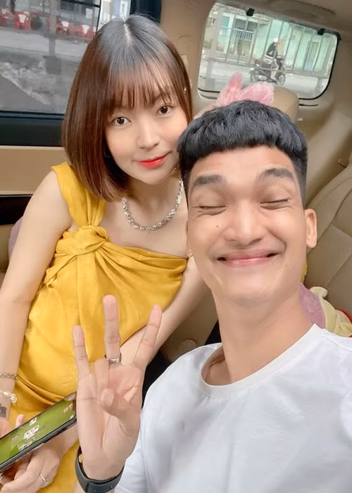 Thể trạng của Thảo Vy khá yếu và khó có con. Vì thế, vợ chồng Mạc Văn Khoa vỡ òa hạnh phúc khi biết tin Thảo Vy có thai. Trong thời gian mang bầu, Thảo Vy được chồng chiều chuộng hết mức.