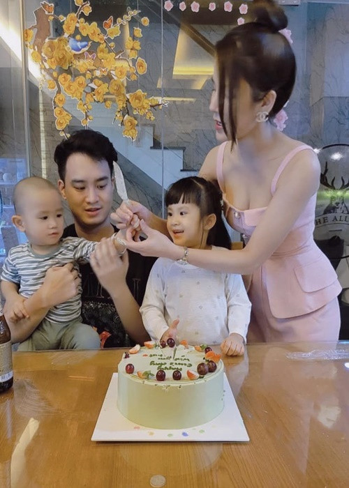 Cả hai đều cố gắng tránh gây ồn ào.