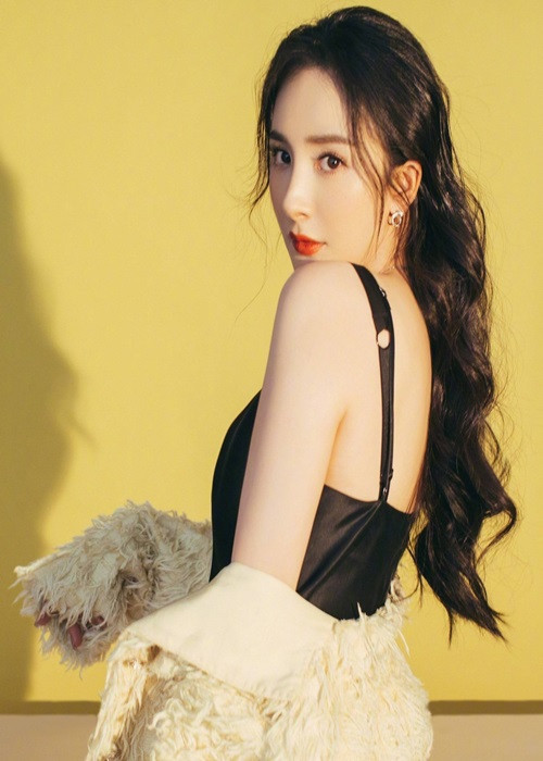 Dương Mịch “trúng” nhiều hợp đồng quảng cáo, sự kiện với cát-sê bao đồng nghiệp mơ ước. Ảnh: Zing