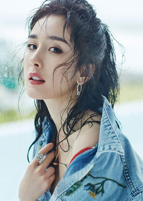 Nữ diễn viên còn là “bà bầu”. Dương Mịch có loạt “gà cưng” nổi tiếng như Địch Lệ Nhiệt Ba, Cao Vỹ Quang. Ảnh: Zing