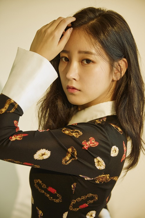 Nữ ca sĩ đăng tâm thư gửi đến fan về chuyện kết hôn. Ảnh: Thiếu niên