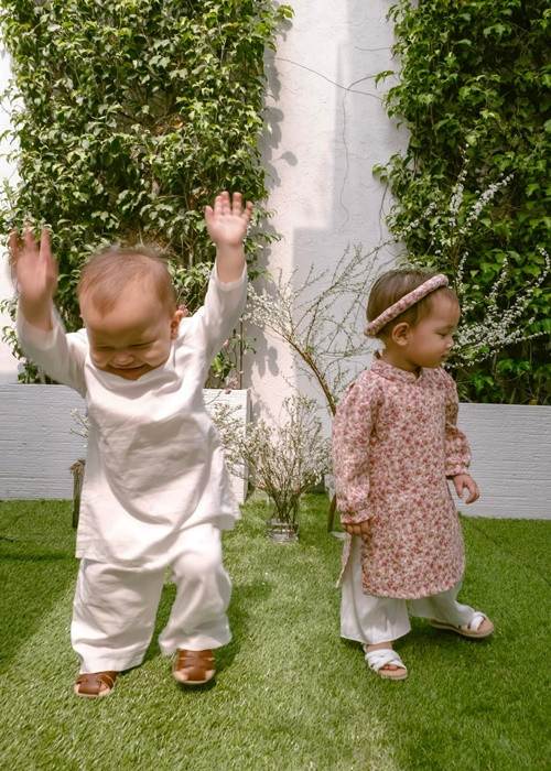 Con trai của Hồ Ngọc Hà - Kim Lý có biểu cảm vô cùng hài hước.