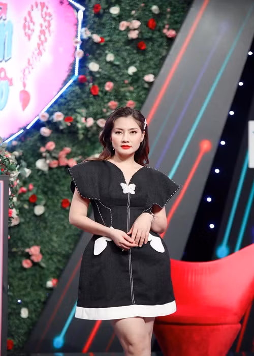 Sự nghiệp của Ngọc Lan lên như diều gặp gió. Cô làm MC “Bạn muốn hẹn hò”, gây chú ý khi đóng “Mặt nạ gương” lên sóng năm 2021.