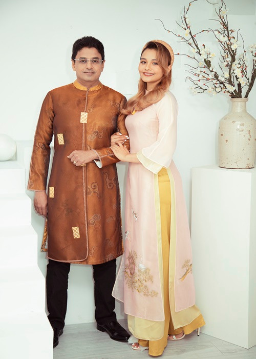 Các con của hoa hậu cũng trở về nhưng lần này chỉ có thể kịp đón Tết dương lịch.