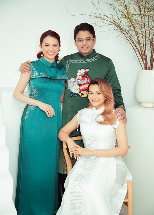 Diệu My (ngoài cùng bên trái) - con gái đầu lòng của Diệu Hoa chụp xong bộ ảnh phải bay về Mỹ gấp vì lo cho việc học tập và công việc làm thêm.