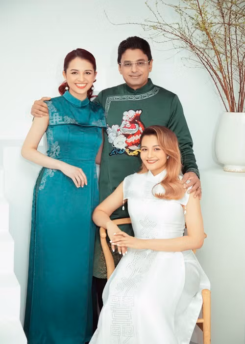 Diệu My (ngoài cùng bên trái) - con gái đầu lòng của Diệu Hoa chụp xong bộ ảnh phải bay về Mỹ gấp vì lo cho việc học tập và công việc làm thêm.