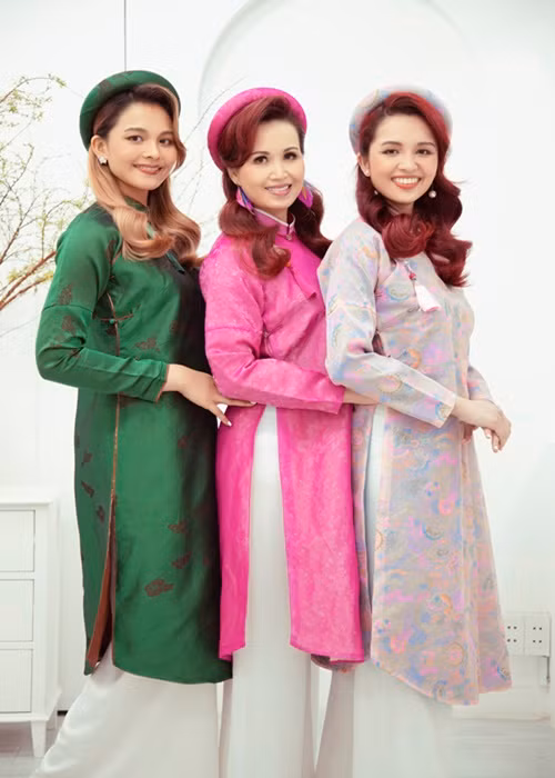 Sau gần 30 năm kết hôn, Hoa hậu Diệu Hoa vẫn đẹp mặn mà.