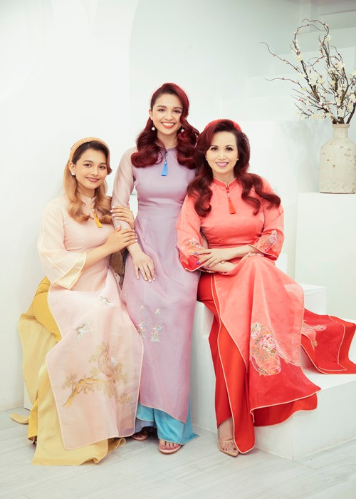 Cứ mỗi dịp Xuân về, dù bận rộn với công việc thế nào vợ chồng hoa hậu đều sắp xếp thời gian để gia đình quây quần những ngày đầu năm mới, nhằm duy trì giá trị truyền thống của người Việt.