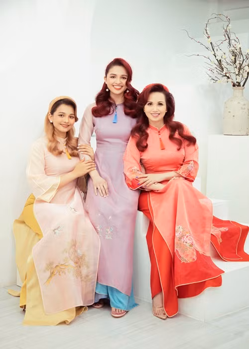 Cứ mỗi dịp Xuân về, dù bận rộn với công việc thế nào vợ chồng hoa hậu đều sắp xếp thời gian để gia đình quây quần những ngày đầu năm mới, nhằm duy trì giá trị truyền thống của người Việt.