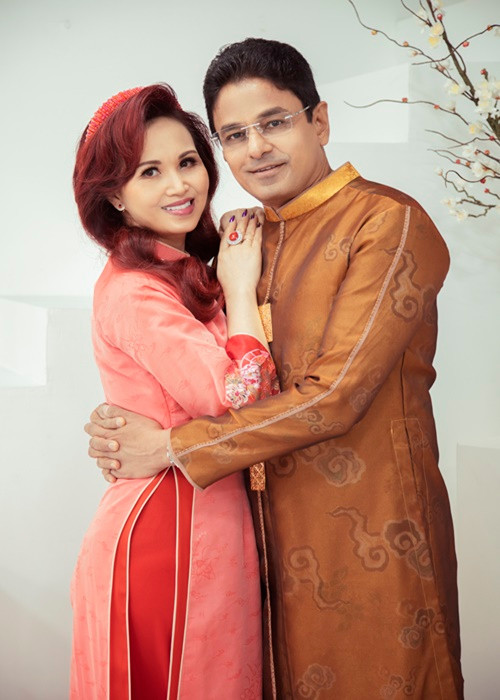 Nhân dịp Tết đến Xuân về, gia đình Hoa hậu Diệu Hoa đã thực hiện bộ ảnh mới trong trang phục áo dài.