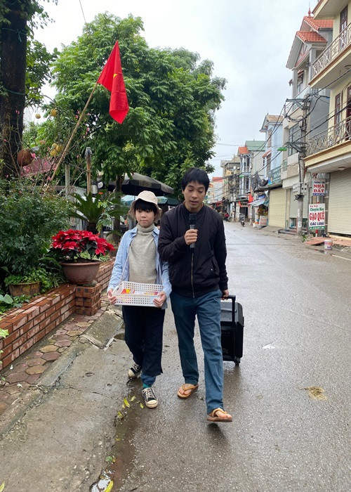 Diễn viên Thái Dương được nhiều cư dân mạng biết đến qua các sản phẩm nhạc chế như "Đại ca bất đắc dĩ", "Cưới luôn sợ gì", "Bạch Tuyết phiêu lưu ký", "Chuyện tình chàng thợ xây". Gần đây, Thái Dương đóng phim "Thương ngày nắng về".