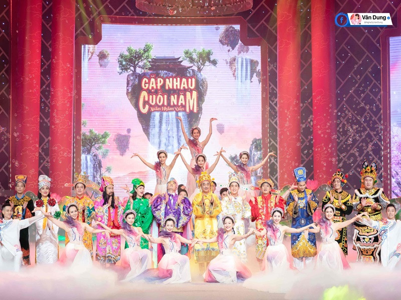 Táo Quân 2022 có không ít sự xáo trộn về nhân sự. Công Lý và Xuân Bắc vắng mặt, được thay thế bằng Trung Ruồi và Đỗ Duy Nam. Thảo Vân không làm MC vì format mới.