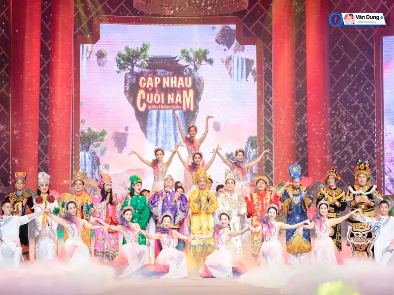 Táo Quân 2022 có không ít sự xáo trộn về nhân sự. Công Lý và Xuân Bắc vắng mặt, được thay thế bằng Trung Ruồi và Đỗ Duy Nam. Thảo Vân không làm MC vì format mới.