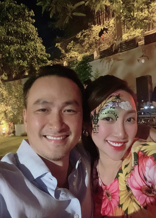 Bà xã kém 16 tuổi của Chi Bảo mang thai trong năm 2021.