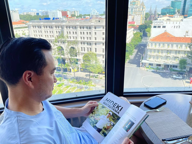 Lý do Chi Bảo giải nghệ là muốn tập trung cho kinh doanh và từ thiện. Đây là hai hoạt động anh tích cực làm trong những năm trở lại đây.