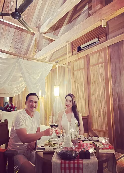 Chi Bảo chiều chuộng, yêu thương Thùy Chang hết mực.