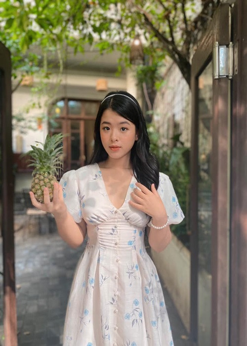 Hồng Khanh từng tham gia Giọng hát Việt nhí 2013. Mặc dù không đoạt giải nhưng con gái Chiều Xuân vẫn gây ấn tượng. Năm 2020, Hồng Khanh ra mắt MV đầu tay "Thơm".