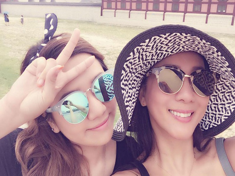 Maili Nguyễn sinh năm 1996, là ái nữ nhà sao Việt Kỳ Duyên. Con gái của nữ MC hải ngoại đã quyết định bỏ học đại học giữa chừng để sinh sống và làm việc ở Hàn Quốc.