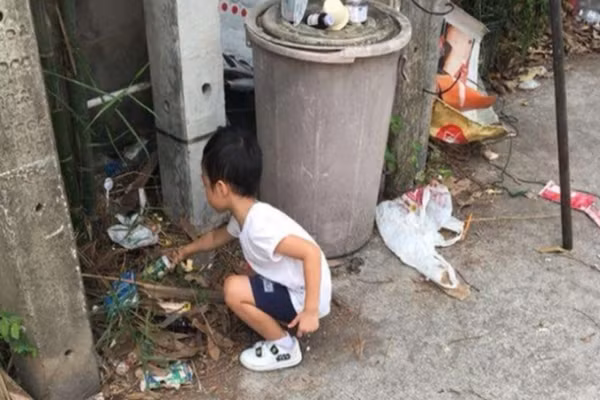 Con qua luoi hoc, cap vo chong nghi cach day do... cong dong mang than phuc