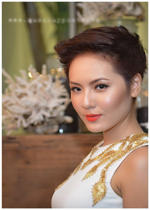 Phương Linh là ca sĩ bước ra từ cuộc thi Sao Mai. Năm 2005, cô giành giải nhì dòng nhạc nhẹ ở cuộc thi này. Ảnh: FB Phương Linh