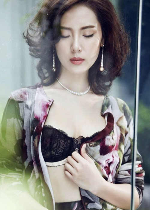 Năm 2019, Phương Linh chia sẻ một mối tình buồn. Cô cho biết, trong khi cô yêu không toan tính, tình cũ luôn “phải suy nghĩ đã”. Ảnh: FB Phương Linh