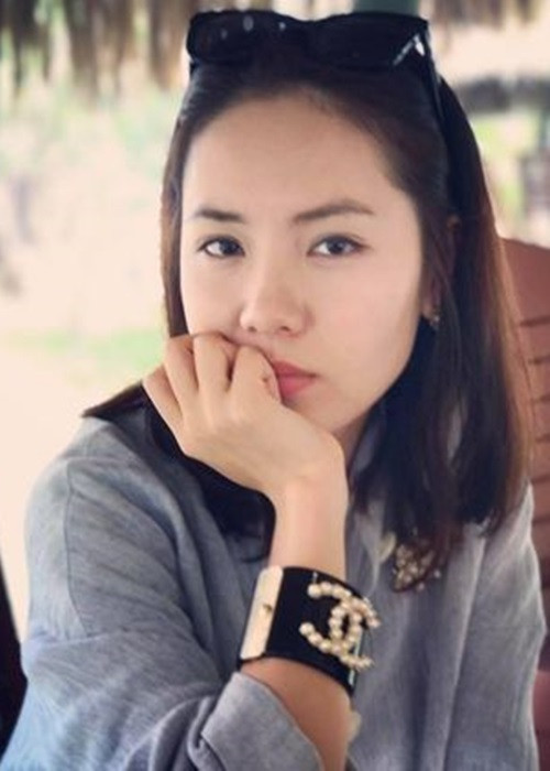 Năm 2019, Phương Linh được cán bộ phường nhờ nhận nuôi em bé bị bỏ rơi song cô từ chối vì quen sống 1 mình, không tự tin sẽ đủ quảng đại, tấm lòng để nuôi dưỡng một đứa trẻ xa lạ. Nữ ca sĩ thừa nhận đã có những suy nghĩ ích kỷ. Ảnh: FB Phương Linh