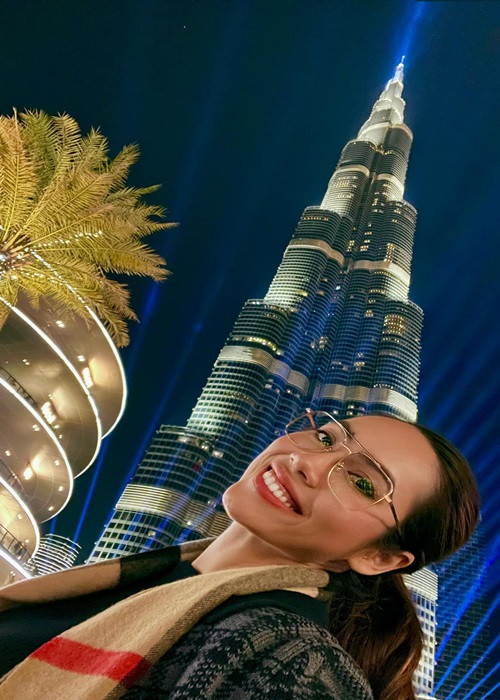 Á hậu Hoàng My đón Tết Dương lịch 2022 ở Dubai.