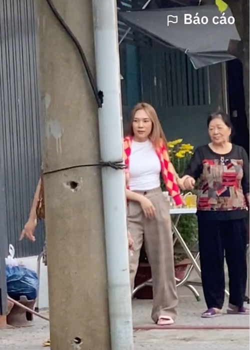 Hình ảnh Mỹ Tâm bên mẹ ở quê nhà Đà Nẵng. Ảnh: Yan