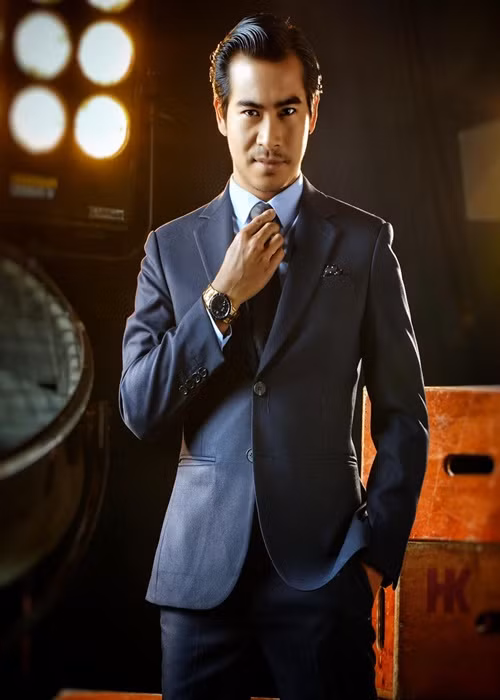 “Đây là chuyện tình cảm 1 phía. Tôi sai khi đã không cắt đứt mối quan hệ không rõ ràng này từ sớm. Tôi chưa rõ bạn cố tình làm ồn ào chuyện này để làm gì. Tôi đã xem bạn là người rất thân thiết nhưng lời bạn nói tôi thích bạn và tỏ tình hẹn hò yêu đương là hoàn toàn sai sự thật. Tôi chỉ nói việc này 1 lần và không để mọi chuyện đi sai hướng theo cách của bạn. Tôi có cảm xúc hay yêu ai tôi sẵn sàng thừa nhận, nhưng riêng T thì không”, chồng cũ của Ngọc Lan cho hay