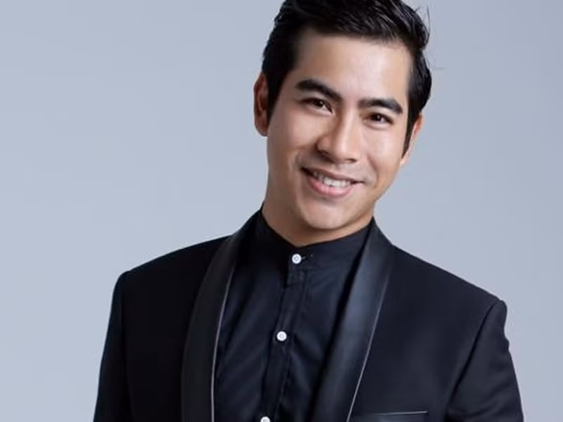 Theo lời Thanh Bình, người bạn mà T phát tán tin nhắn là người anh đang tìm hiểu. “Tôi đang độc thân và có quyền tìm hiểu bất cứ ai”, Thanh Bình nhấn mạnh.