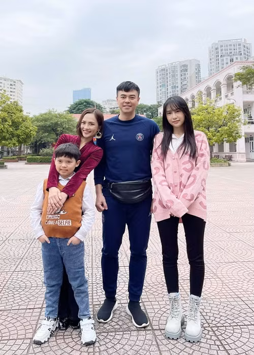 Anh Phương đóng con gái của Tuấn Tú và Thúy An trong phim mới. Ảnh: FB Anh Phương