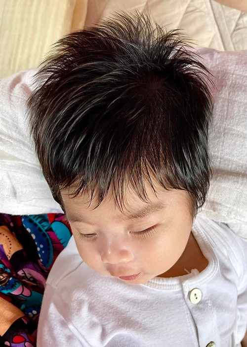 Vân Trang chưa hé lộ hoàn toàn ảnh hai con gái nên khán giả khó phân biệt bé Quinisha và Quianna.