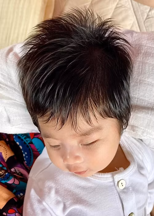 Vân Trang chưa hé lộ hoàn toàn ảnh hai con gái nên khán giả khó phân biệt bé Quinisha và Quianna.