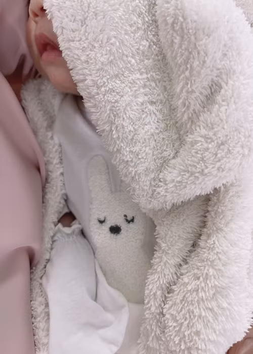 Vân Trang thường xuyên đăng tải hai con gái nhỏ.