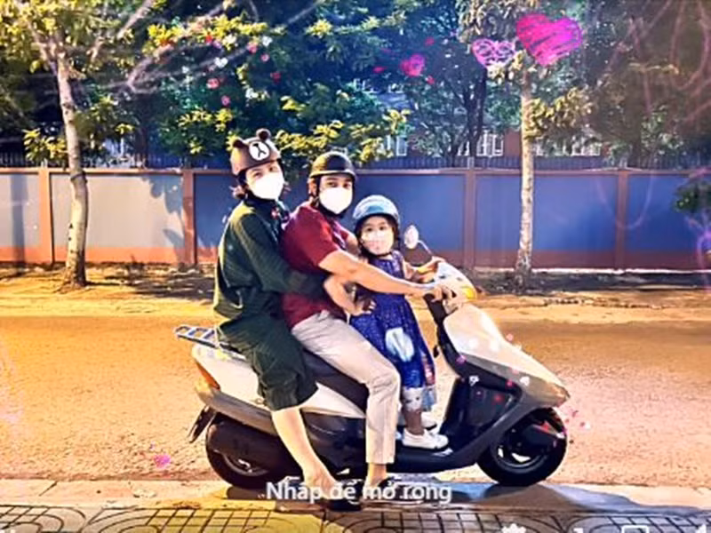 Cô sinh con gái đầu lòng Queenie vào năm 2016.