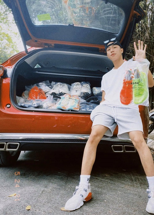 Con trai của Vân Dung được khen ngợi có dung mạo hot boy.